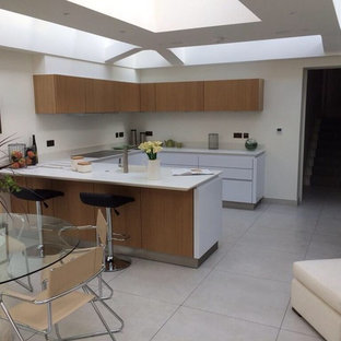 cuisine moderne avec un sol en vinyl  photos et idées