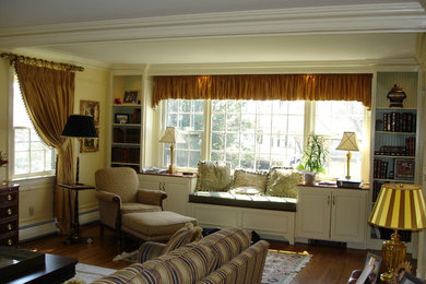 Living room - traditional living room idea in New York
