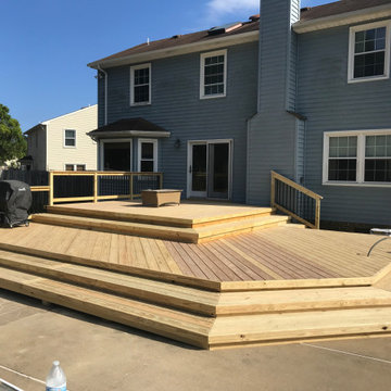 Multilevel wood deck with aluminum balusters