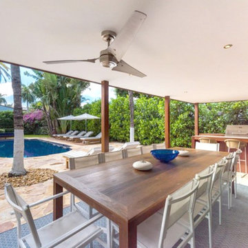 Outside Dinning at Pool Cabana.