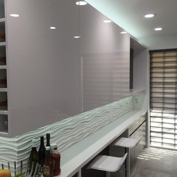 high gloss acrylic/textured laminate kitchen