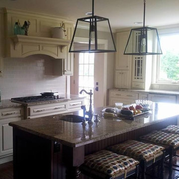 Custom Traditional Kitchen Cabinets