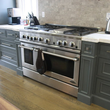 Manhattan Beach Three- Top Pinned Kitchen