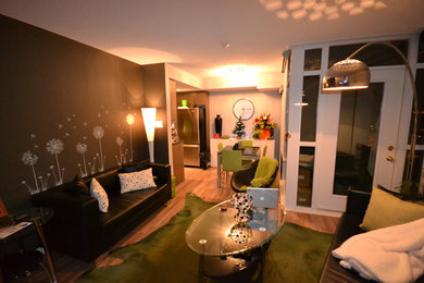 Example of a trendy living room design in Toronto