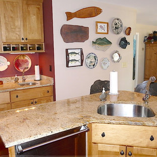 Mid-sized traditional kitchen pantry designs - Example of a mid-sized classic u-shaped medium tone wood floor kitchen pantry design in Bridgeport with an undermount sink, recessed-panel cabinets, light wood cabinets, granite countertops, red backsplash, stainless steel appliances and an island