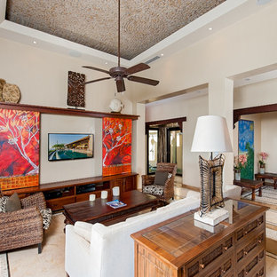 Ispirazione per un soggiorno mediterraneo con TV nascosta e pavimento multicolore