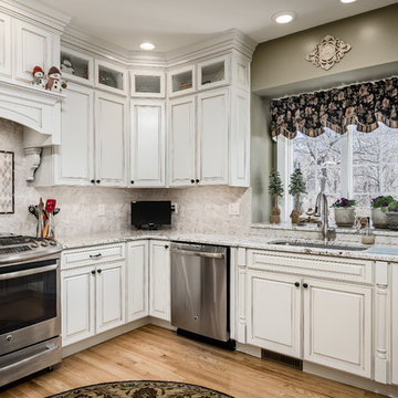 Bishop White with Chocolate Glaze kitchen