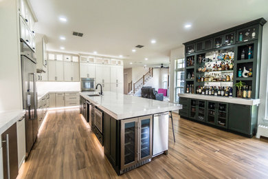 Example of a minimalist home bar design in Orlando
