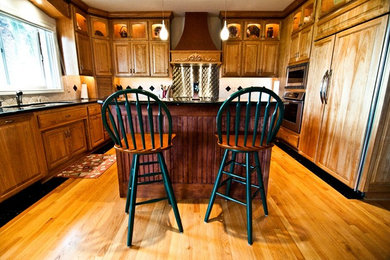 Example of a classic kitchen design in San Francisco