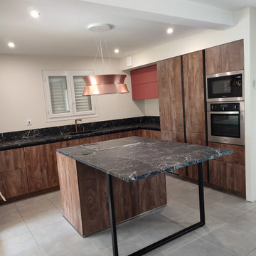 Rénovation d'une cuisine - Bois et noir marbré - 11 m²