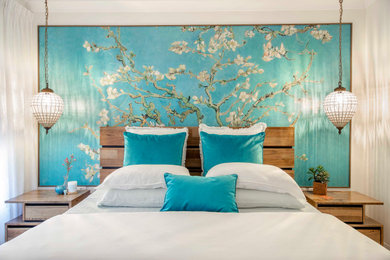 ケアンズにあるトロピカルスタイルのおしゃれな寝室