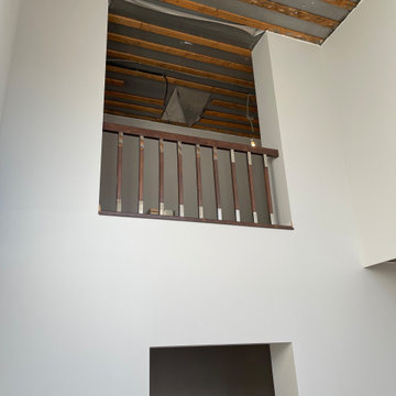 Лестница с квадратными балясинами с металлом