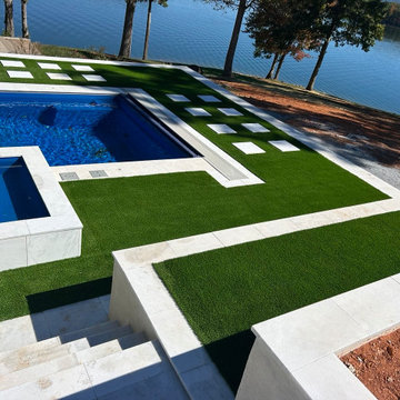 Modern Lakefront Poolscape with Cool Blue Hollow Lime Turf - Global Syn-Turf