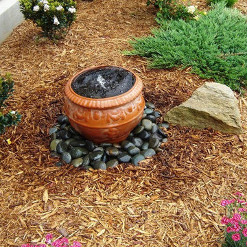 Fountainscapes / Urn Water Fountain with Mexican Beach Pebbles