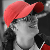 Dania Adhamis foto