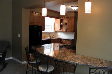 Example of a kitchen design in Huntington