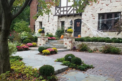 Inspiration for a craftsman landscaping in Chicago.