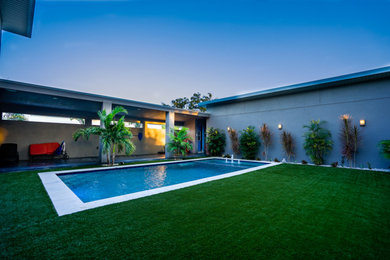 Inspiration for a mid-sized contemporary courtyard rectangular hot tub remodel in Orlando
