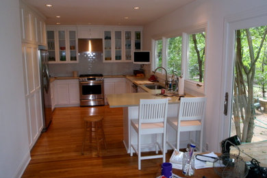 Inspiration for a contemporary kitchen remodel in Austin