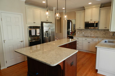 Minimalist kitchen photo in Raleigh