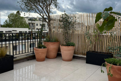 Idée de décoration pour une grande terrasse marine.