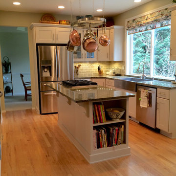 Bainbridge Island Battlepoint Kitchen- Showplace Cabinetry- RENEW (Refacing)
