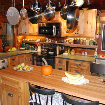 Lake Champlain Cabin Addition / Cabin Kitchen