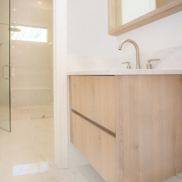 Elegant Contemporary Bathroom with Scandinavian Touch