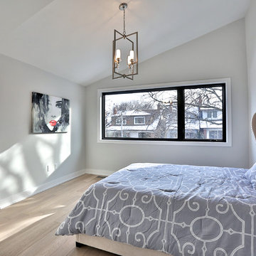 Semi-Detached Home In Chaplin Estates, Toronto
