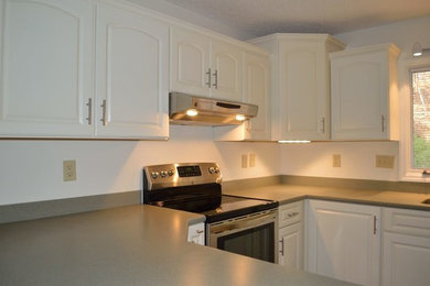 Example of a classic kitchen design in Other