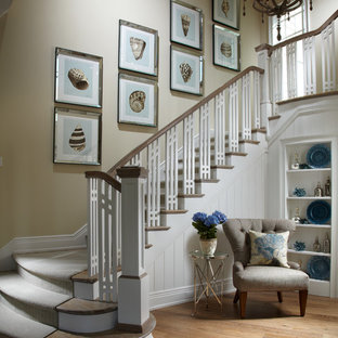 タンパの木のビーチスタイルのおしゃれな階段の写真