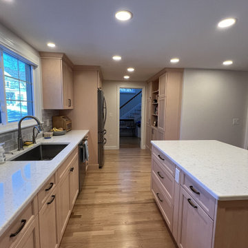 6612 - Bianco Breeze: Transforming with Quartz & Maple