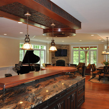 Traditional Kitchen / Family Room