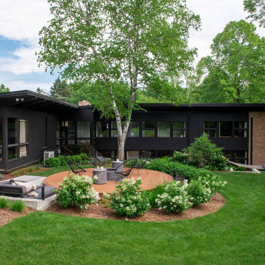 Mid-Century Circular Deck - Fox Point, WI