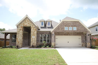 Example of a classic exterior home design in Houston