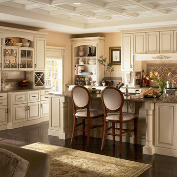 KraftMaid: Maple Cabinetry in Biscotti with Cocoa Glaze