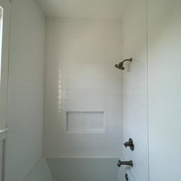 Tub Surround with 4x16 white ripple deco tiles