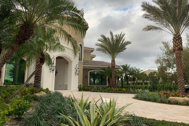 Design ideas for a mediterranean landscaping in Miami.