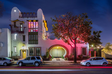 サンタバーバラにあるおしゃれな家の外観の写真