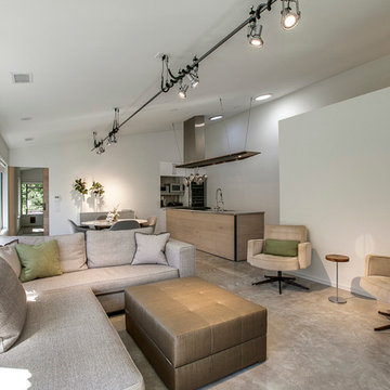 43 Vanguard Way