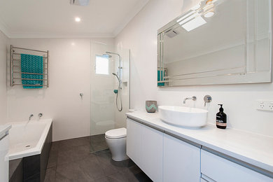 This is an example of a contemporary bathroom in Perth.