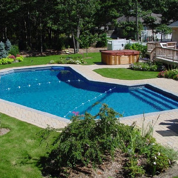 Vinyl Liner Pool w/ Portable Spa