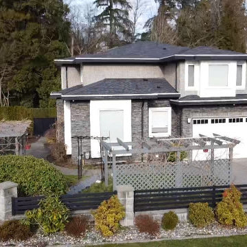 Contemporary driveway