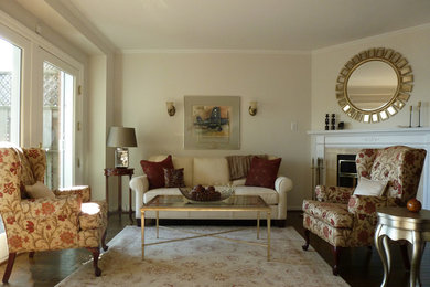 Inspiration for a timeless living room remodel in Toronto