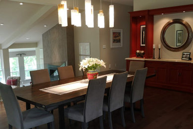 Example of a minimalist dining room design in Toronto