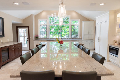 Inspiration for a timeless kitchen remodel in Milwaukee