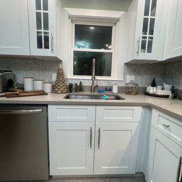 Hudson / MA - White Kitchen