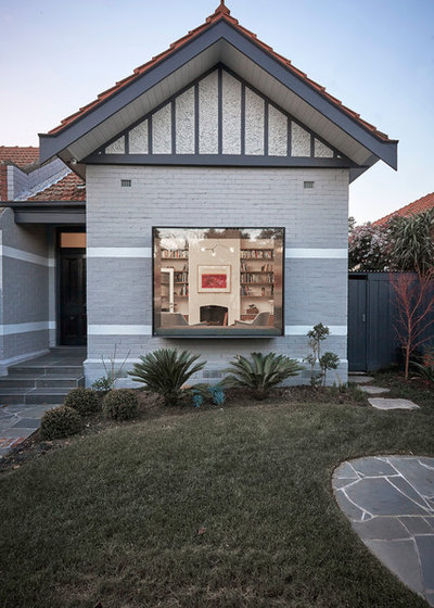Современный Фасад дома by Taylor Knights