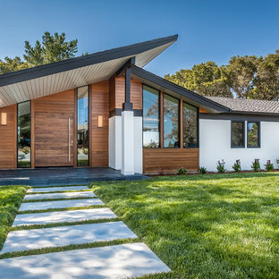 サンフランシスコのミッドセンチュリースタイルのおしゃれな家の外観 (混合材サイディング) の写真