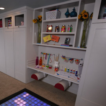 HGTV / DIY Network's Elbow Room Season 1